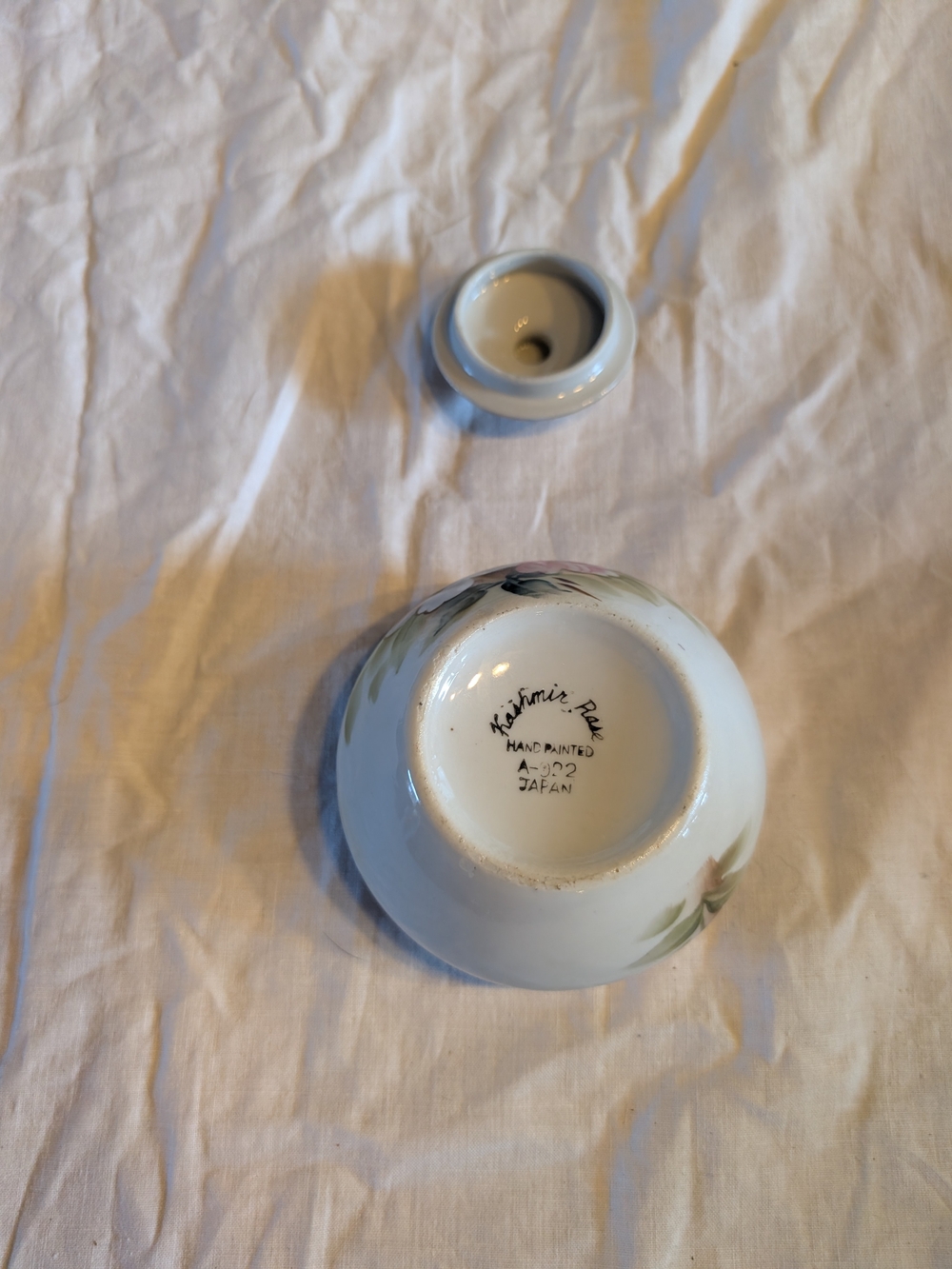 2/30$ Vintage Porcelain Floral Lidded Jar in White, Pink & Green with Gold Trim - Picture 4 of 9